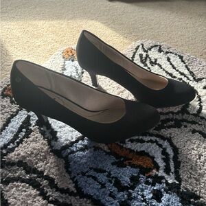 Life Stride Black Kitten Heel Pumps